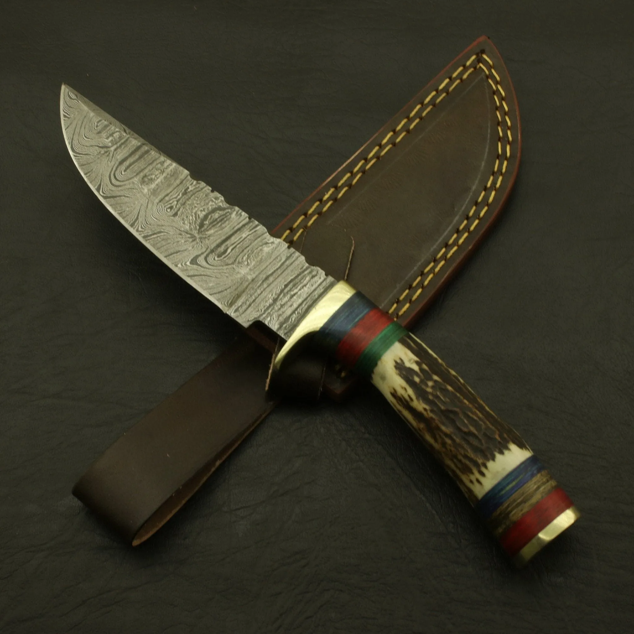 Superb Rait tail Custom Made Hand Forged Damascus Hunting/skinning Knife Stag/antler Handle with Sheath