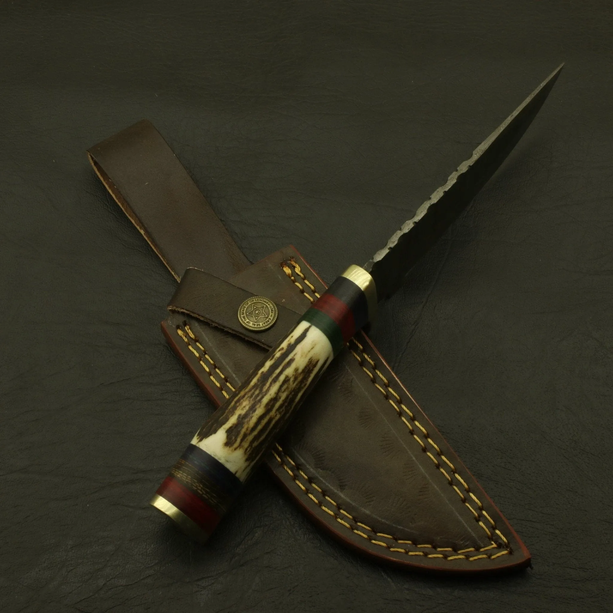 Superb Rait tail Custom Made Hand Forged Damascus Hunting/skinning Knife Stag/antler Handle with Sheath