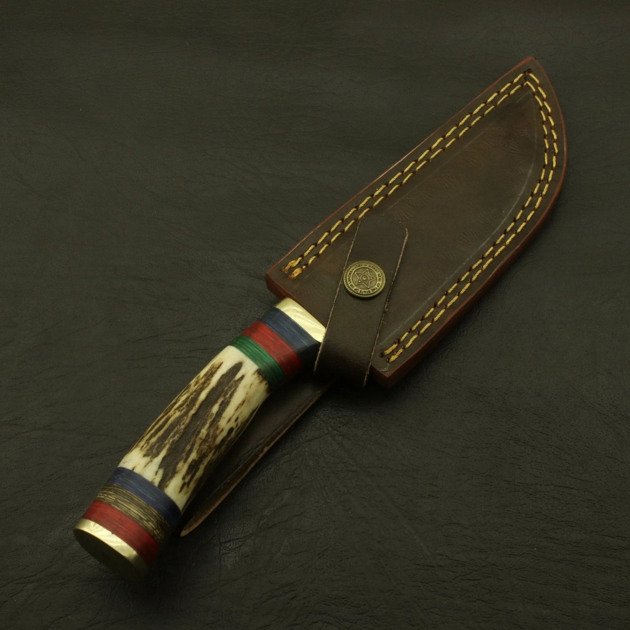 Superb Rait tail Custom Made Hand Forged Damascus Hunting/skinning Knife Stag/antler Handle with Sheath